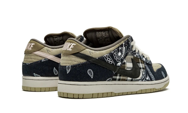 Tênis Nike Dunk Low SB x Travis Scott "Cactus Jack"